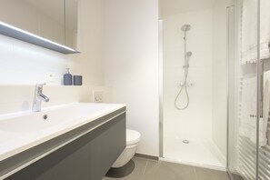Studio Suite | Bathroom - White Studio (Brussels)