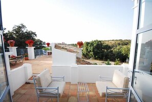 Habitación Familiar Terraza con Vistas | Sistema de insonorización, wifi gratis, ropa de cama