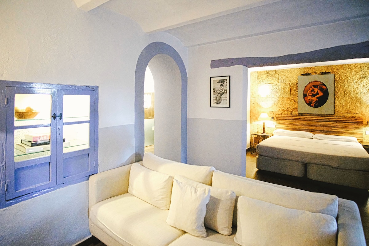 1 habitación, sistema de insonorización, wifi gratis y ropa de cama