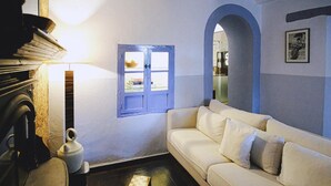 Flat-screen TV - Hotel Finca Los Pilares de Ronda (Ronda)