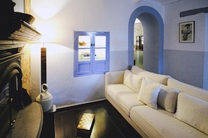 Flat-screen TV - Los Pilares de Ronda Boutique & Hotel (Ronda)