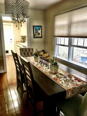 Dining - Cozy Village Cottage Steps to All in La Jolla! (La Jolla)