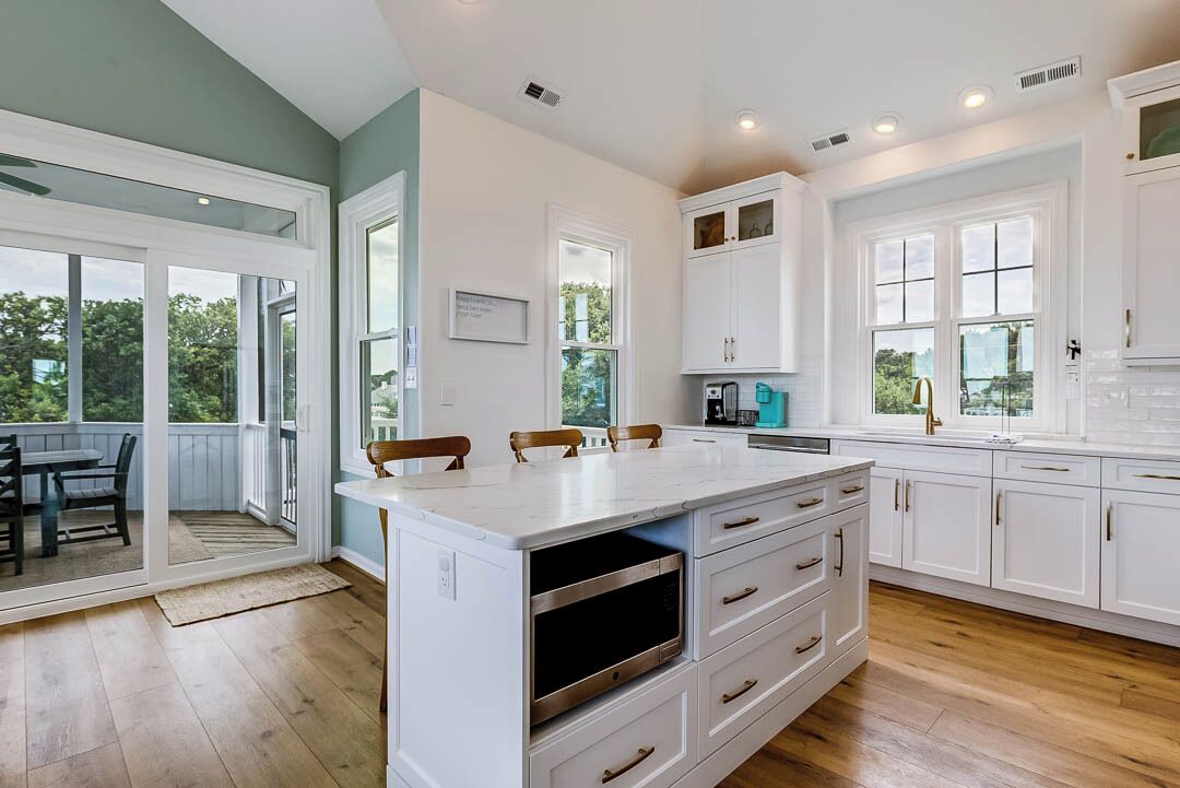 大冰箱、微波炉、烤箱、炉灶