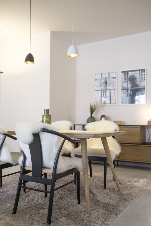 Deluxe Apartment | Living area