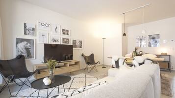 Deluxe Apartment | Living area | 110-cm flat-screen TV with cable channels, TV