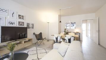 Deluxe Apartment | Living area | 110-cm flat-screen TV with cable channels, TV