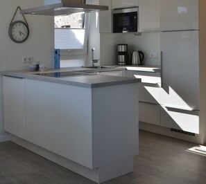 Kylskåp, mikrovågsugn, ugn och diskmaskin