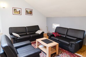 Comfort Apartment, 2 Bedrooms | Living area