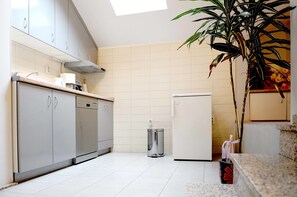 Comfort Apartment, 2 Bedrooms | Private kitchen