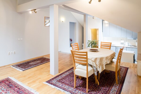 Comfort Apartment, 2 Bedrooms | Living area