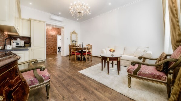Apartment | Wohnbereich | Flachbildfernseher