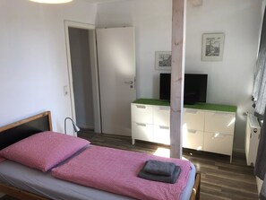 Lägenhet Basic - 2 sovrum - terrass | Individuell inredning, unika möbler, barnsängar och gratis wi-fi