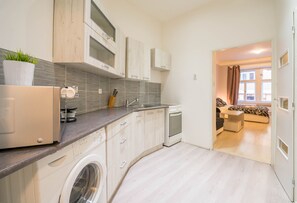 Apartment (2) | Eigene Küche | Großer Kühlschrank, Herdplatte, Toaster, Rührgerät