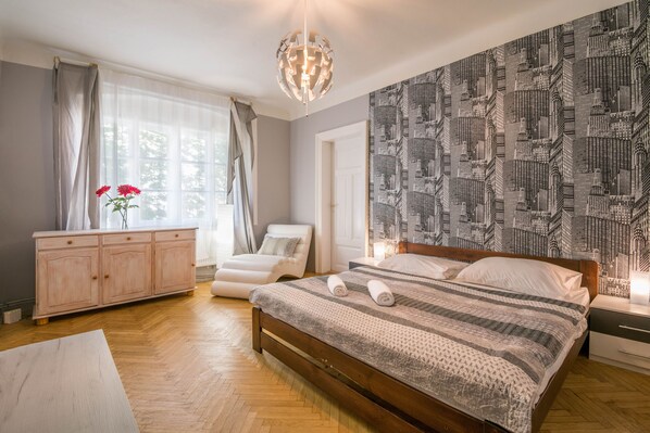 Apartment (13) | Laptopgeeigneter Arbeitsplatz, schallisolierte Zimmer