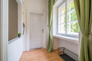 Apartment (10) | Laptopgeeigneter Arbeitsplatz, schallisolierte Zimmer