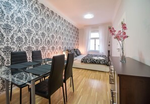 Deluxe Apartment | In-room dining