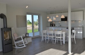 Kühlschrank, Mikrowelle, Ofen, Geschirrspüler