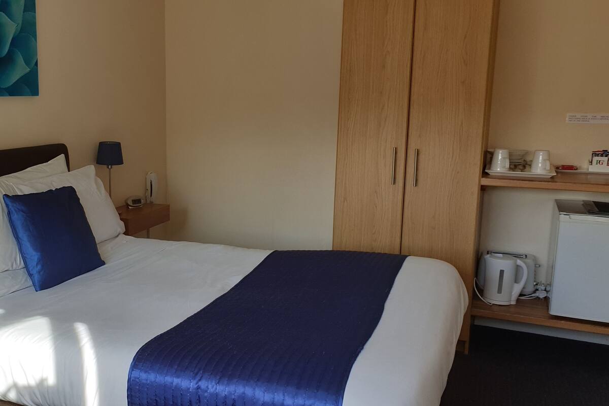 Habitación doble | Wifi gratis y ropa de cama