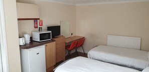 Habitación con 2 camas individuales | Wifi gratis y ropa de cama 