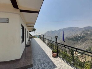 Kamar Deluks | Balkon