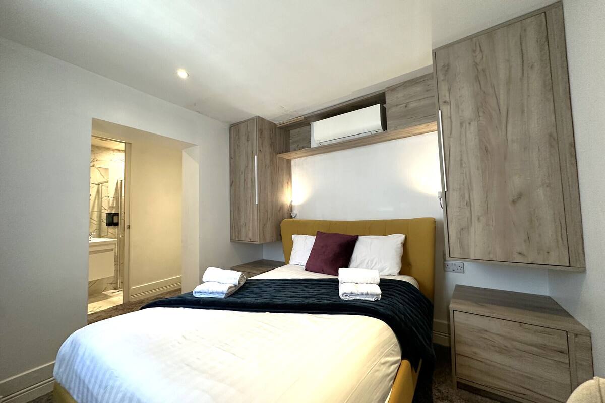 Standard Studio with Kitchen Ensuite | 1 chambre, fer et planche à repasser, accès au Wi-Fi (inclus)