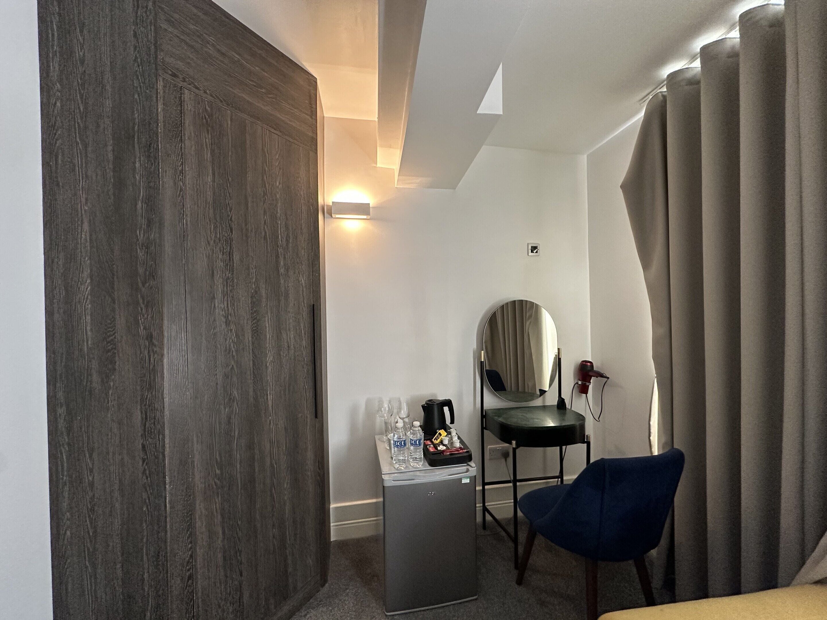 Standard Studio, Ensuite
