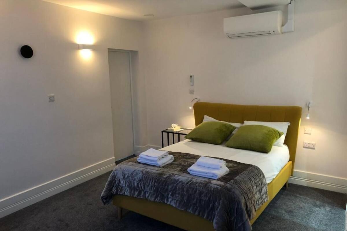 Large Suite without Kitchen | 1 bedroom, iron/ironing board, WiFi (free), bed sheets