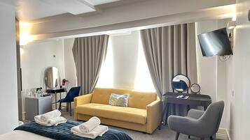 1 habitación, tabla de planchar con plancha, wifi gratis y ropa de cama