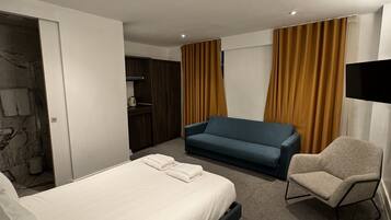 Camera doppia, bagno in camera | 1 camera, Wi-Fi gratuito, lenzuola