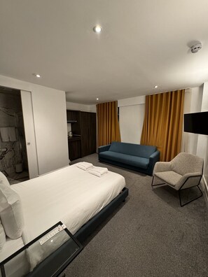 Kahden hengen huone, kylpyhuone makuuhuoneen yhteydessä | 1 makuuhuone, ilmainen Wi-Fi, vuodevaatteet