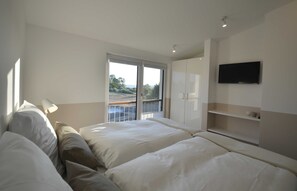 3 bedrooms, in-room safe, travel crib, WiFi