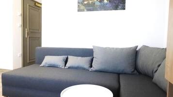 Comfort Double Room, 1 Queen Bed with Sofa bed, Ensuite, City View | Room amenity