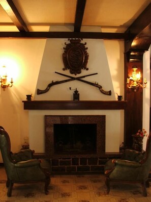 Fireplace - La Villa (Pratola Peligna)