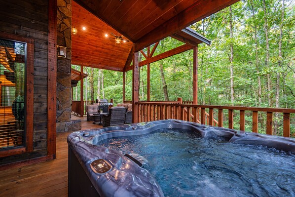 Outdoor spa tub