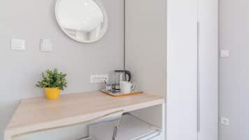 Deluxe Double Room, Balcony, Sea View | In-room safe, soundproofing, free WiFi, bed sheets