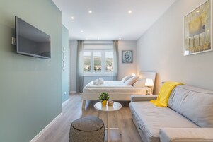 Deluxe Double Room, Sea View (Extra Bed) | In-room safe, soundproofing, free WiFi, bed sheets