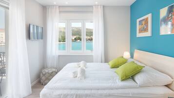 Deluxe tweepersoonskamer, balkon, uitzicht op zee | Een kluis op de kamer, geluiddichte muren, gratis wifi, beddengoed