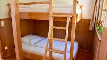3 bedrooms, in-room safe, travel cot, WiFi