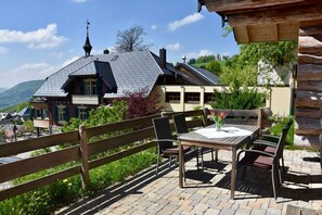 Outdoor dining - For 1-8 persons, natural log chalets with mountain panorama - Hotel & Chalets Herrihof (Todtnau)