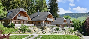 For 1-8 persons, natural log chalets with mountain panorama - Hotel & Chalets Herrihof