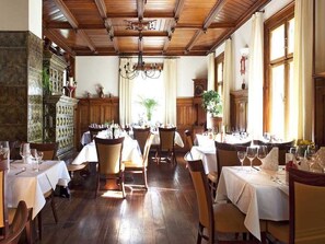 Dining - For 1-8 persons, natural log chalets with mountain panorama - Hotel & Chalets Herrihof (Todtnau)