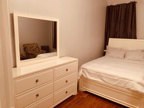 2 chambres, fer et planche à repasser, Wi-Fi, draps fournis