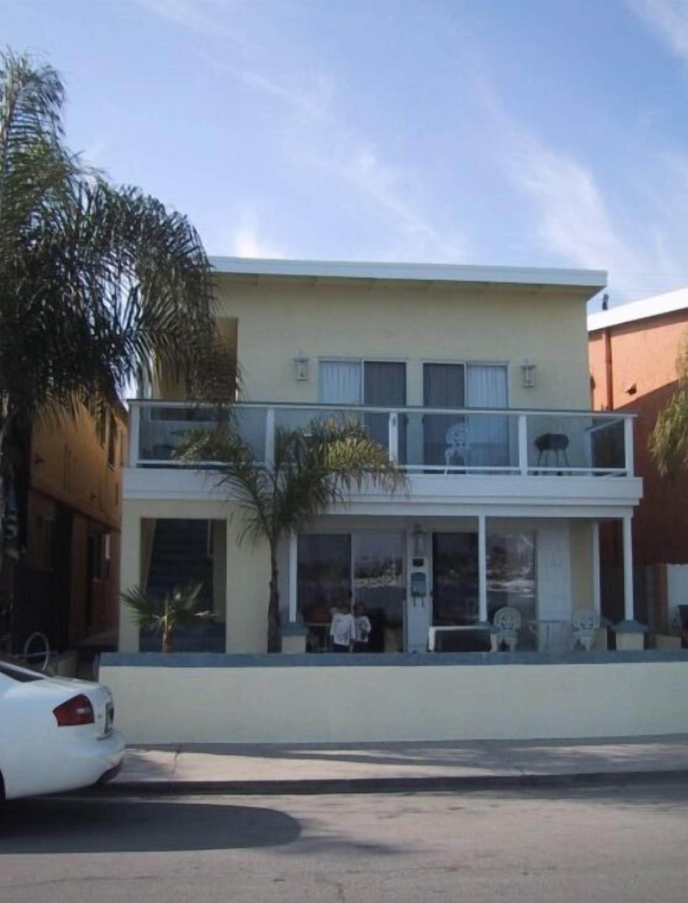 Waterfront furnished 1 bdrm w/ Garage Avail Sept 1 hardwood floors on Bay Shore