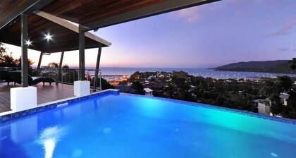 15 Kara - Stunning 5 Bedroom Home With Million Dollar Views, walk to Airlie Beac