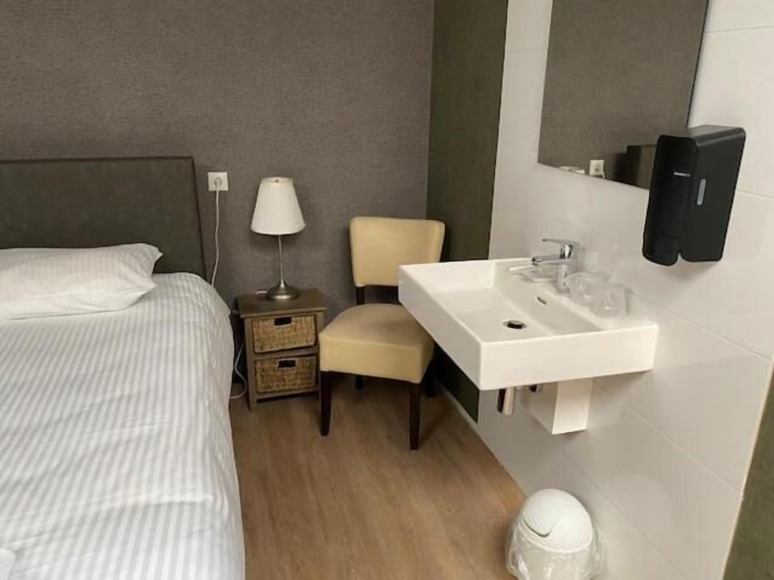 down duvets, individually decorated, individually furnished, desk