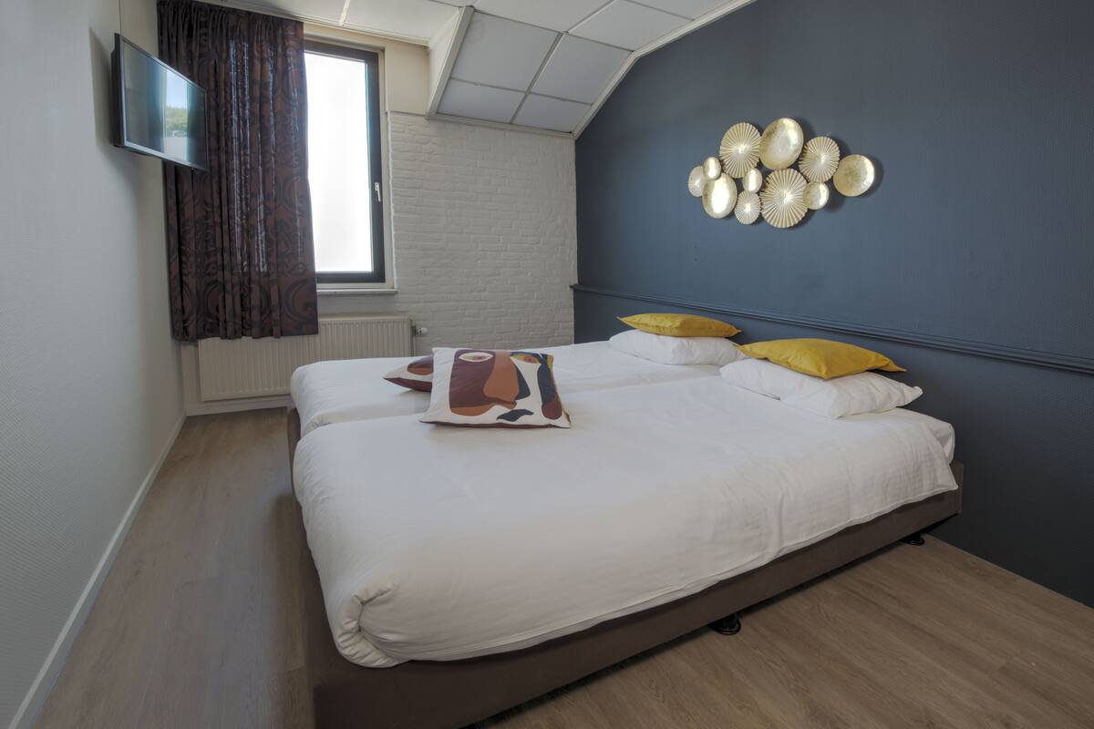 Down duvets, individually decorated, individually furnished, desk