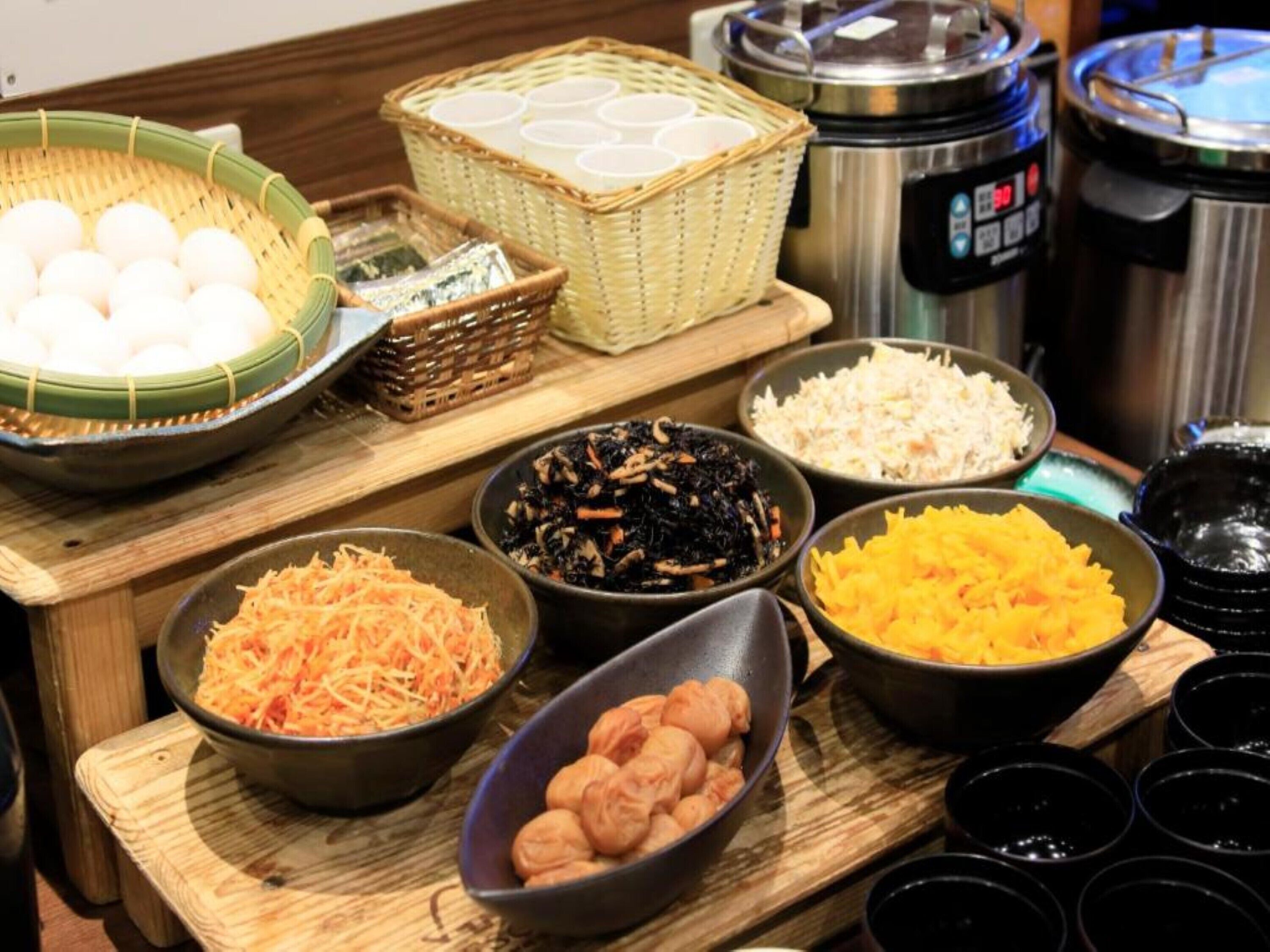 daily buffet breakfast (jpy 1600 per person)