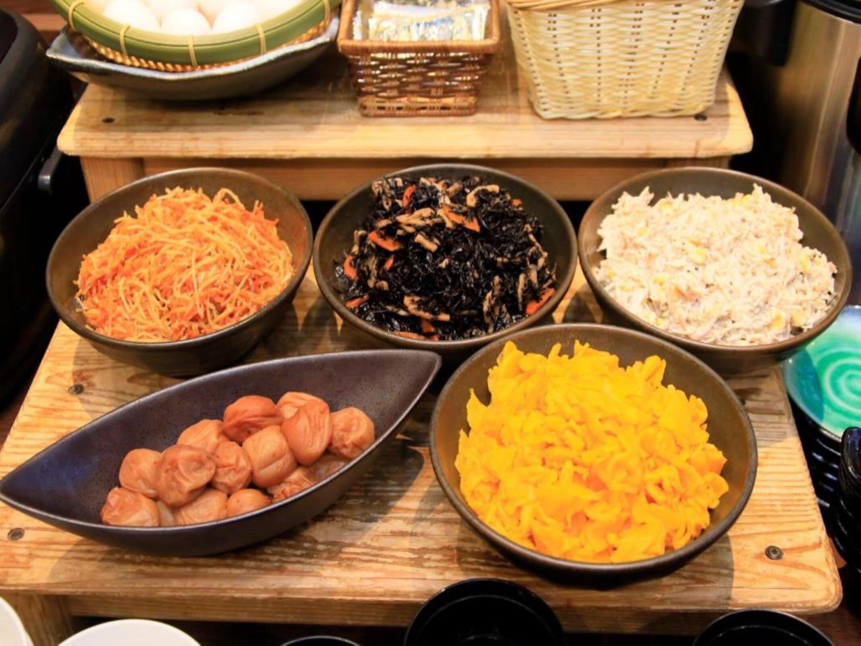 daily buffet breakfast (jpy 1600 per person)