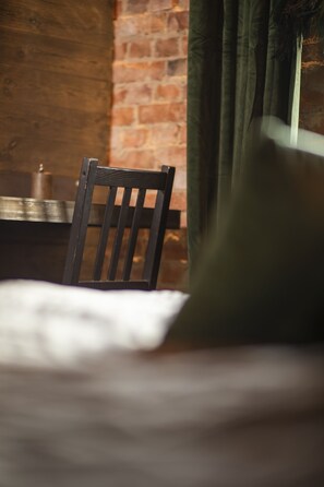 Individually decorated, individually furnished, blackout drapes - Kronan Bed & Breakfast (Vara)
