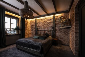 Individually decorated, individually furnished, blackout drapes - Kronan Bed & Breakfast (Vara)